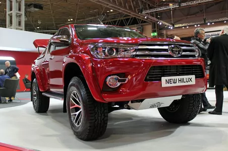 Toyota презентовала обновлённый пикап Hilux AT35