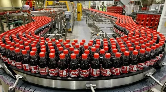 Coca-Cola уволит до 2,2 тыс. сотрудников по всему миру