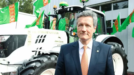 Глава компании «John Deere» поздравил Туркменистан с Праздником урожая