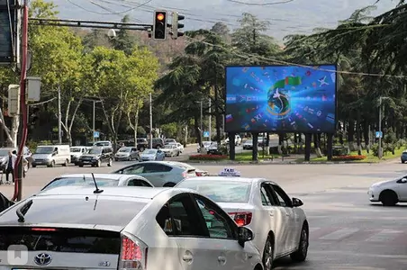 В Тбилиси на больших уличных мониторах запустили видеоролик о Туркменистане