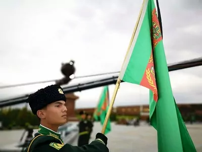 В мемориальном комплексе «Народная память» в Ашхабаде возложили цветы