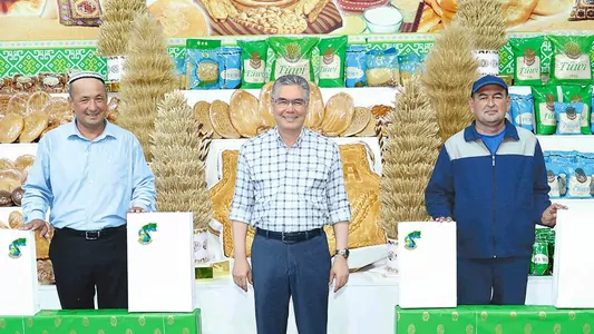 Gurbanguly Berdimuhamedow Ahal welaýatyna iş saparyny amala aşyrdy