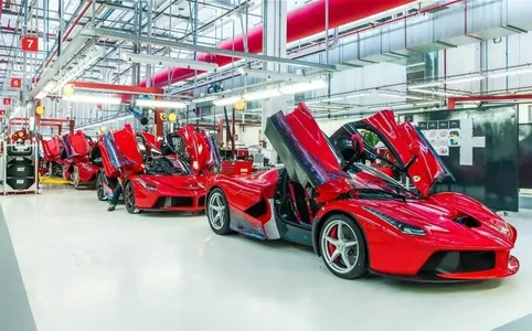 Ferrari получает от продажи каждого авто в 926 раз больше, чем Nissan