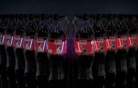 Coca-Cola выпустила бутылки Star Wars Coke со светящимися световыми мечами