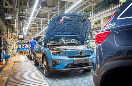 Исследование Volvo: Производство электромобилей приводит к увеличению выбросов на 70%