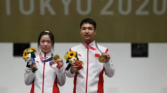 Китайцы выиграли золото в стрельбе из пневматического пистолета и винтовки с 10 м в миксте на ОИ-2020