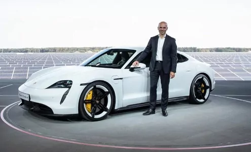 BI: Разработкой электрокаров в Apple занимается инженер Porsche