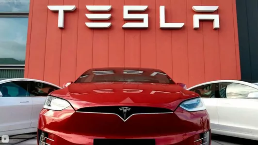 Tesla в 2020 году поставила покупателям почти 500 тыс. электромобилей
