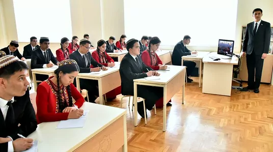 Бердымухамедов поручил подготовить Программу подготовки молодых специалистов