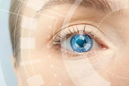 “Умная” контактная линза распознает болезни глаз путем изменения цвета