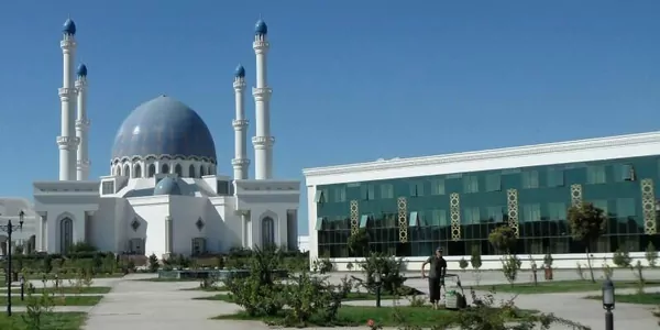 В марыйской мечети Гурбангулы хаджи Президент Туркменистана дал садака «агзачар»