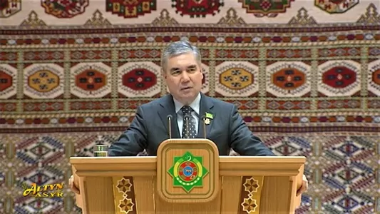 Gurbanguly Berdimuhamedow işini Halk Maslahatynyň Başlygy wezipesinde dowam etmek kararyna gelendigini belledi