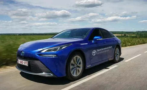 Водородная Toyota Mirai установила мировой рекорд пробега