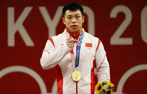 Китайский штангист Чэнь Лицзюнь выиграл золото Олимпиады в весе до 67 кг