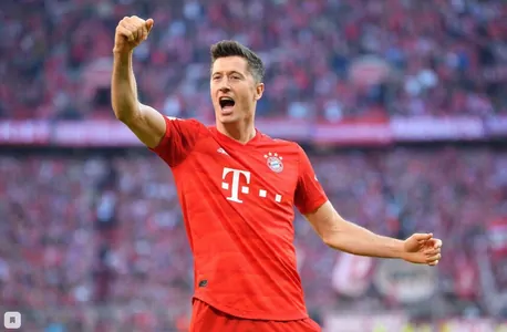 Lewandowski “FourFourTwo” tarapyndan ýylyň iň gowy oýunçysy diýlip saýlandy