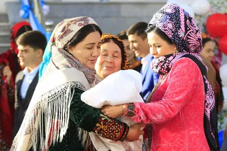 Türkmenistanyň Prezidentiniň adyndan Halkara zenanlar güni mynasybetli pul sowgatlary gowşurylar