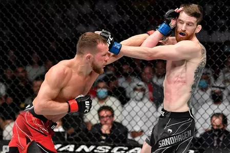 Петр Ян победил Сэндхагена и стал временным чемпионом UFC