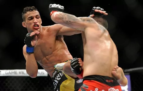 Бразилец Чарльз Оливе­йра стал новым чемпио­ном UFC­ в легком весе­