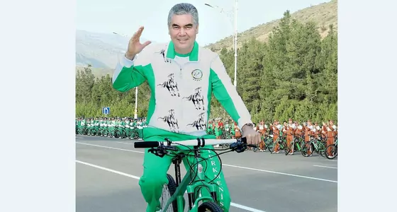 Бердымухамедов принял участие в массовом велопробеге по случаю Всемирного дня здоровья
