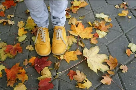 Ортопед рассказал, какую обувь следует выбирать осенью