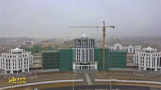 Gurbanguly Berdimuhamedow Ahalyň täze edara ediş merkezine baryp, maslahat geçirdi