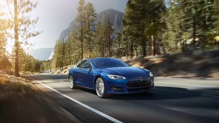 Tesla awtoulaglary çukurlardan özi sowlup geçer