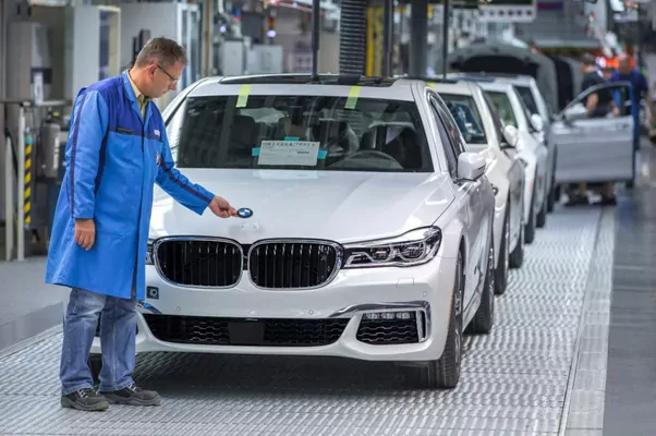 BMW сократила квартальную чистую прибыль в 1,7 раза