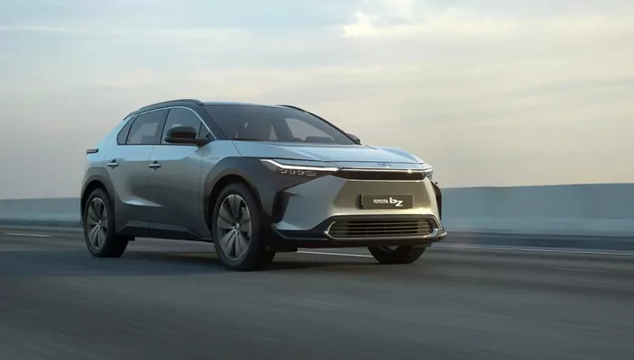 Toyota yzyna gaýtarylan elektromobilleri eýelerinden yzyna satyn alar