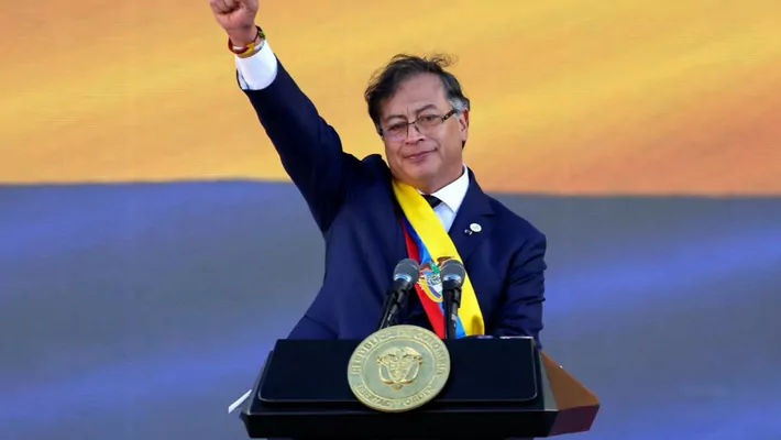 Gustawo resmi ýagdaýda Kolumbiýanyň prezidentiniň wezipesine girişdi