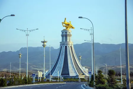 Туркменский лидер направил воспитанникам Дворца детей-сирот выращенные военнослужащими продукты
