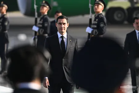 Президент Туркменистана прибыл в Самарканд