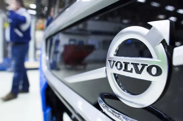 Volvo-nyň çärýekleýin arassa girdejisi çaklamadan sähel pes boldy