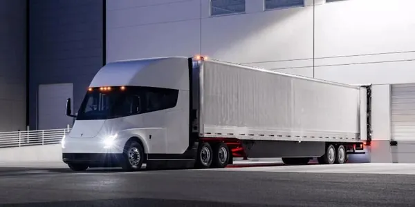 Грузовик Tesla Semi массой более 36 тонн проехал 800 км без подзарядки