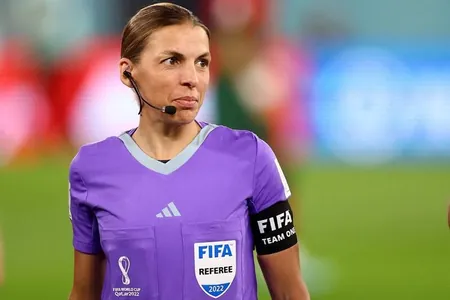 Впервые в истории чемпионатов мира по футболу в матче будет судить женщина