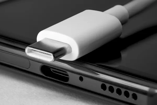 2024-nji ýyldan Ýewropa Bileleşiginde USB Type-C-siz smartfonlary satmak bes ederler