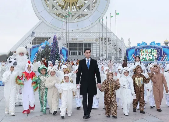 Serdar Berdimuhamedow Täze ýyl dabaralaryna gatnaşdy