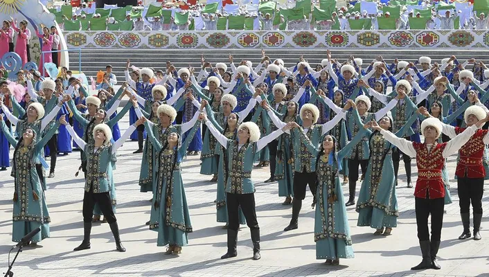 Çeper höwesjeň kollektiwlerine «Halk» adyny bermegiň tertibi tassyklanyldy