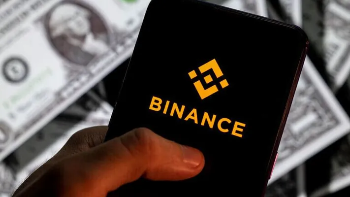 Binance goýumlary we hasaplaşyklary dollarda geçirmegi togtadýar