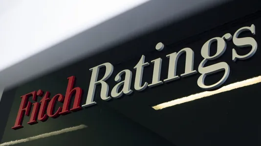 Fitch Türkmenistan boýunça çaklamasyny «Durnuklydan» «Pozitiw» derejesine üýtgetdi