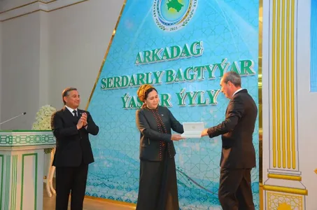 Türkmenistanda 2022-nji ýylyň iň gowy etrabyna 1 million amerikan dollary gowşuryldy