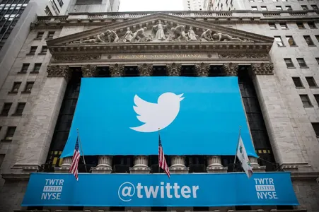 Синяя птичка вернулась в логотип Twitter