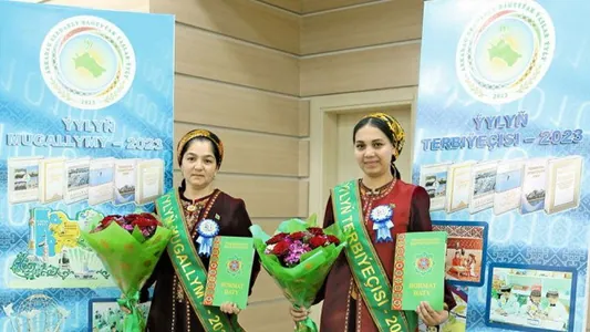 В Туркменистане выбрали учителя и воспитателя 2023 года