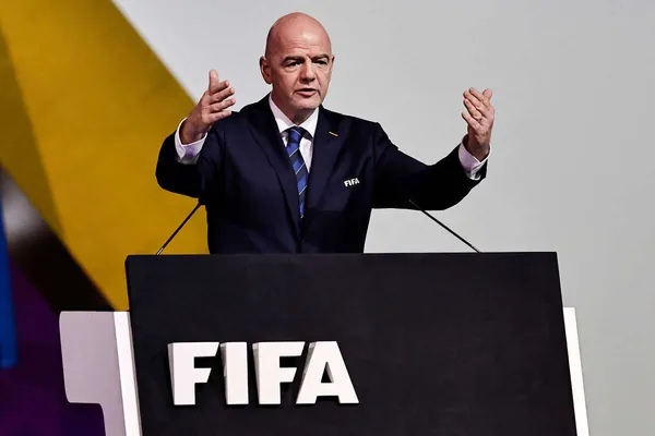 FIFA-nyň başlygy Infantino zenanlaryň arasyndaky DÇ-ny ýaýlyma bermekde boýun gaçyryp biljekdigini aýtdy