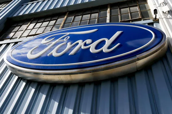 Ford получил квартальную чистую прибыль и увеличил выручку сильнее прогнозов