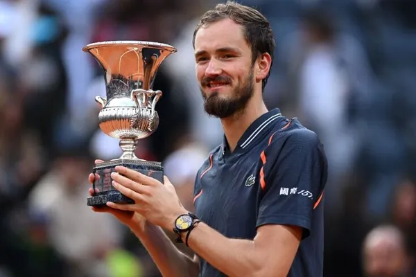 Daniil Medwedew Rimde Masters ýaryşynda ýeňiş gazanyp, ATP-de 20-nji titulyny aldy