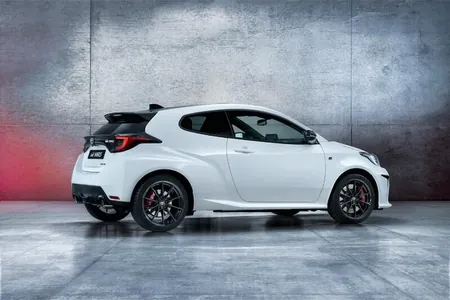 Toyota Yaris modeliniň iň kuwwatly nusgasynyň nähili ýygnalýandygyny görkezdi