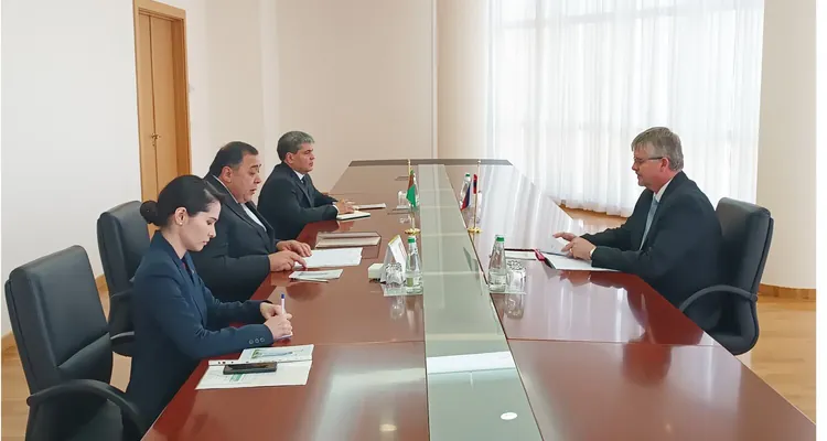 В МИД Туркменистана прошла встреча с новым словацким послом