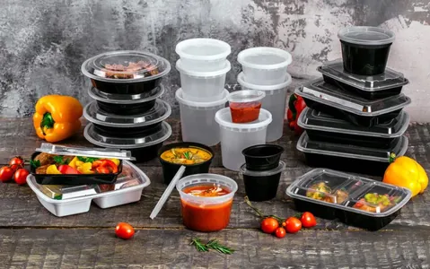 В США с ресторанов будут взиматься штрафы за лишнюю пластиковую посуду в заказах навынос