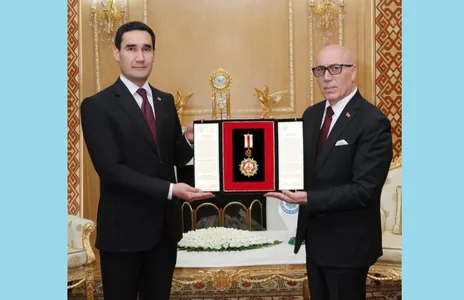 Президенту Туркменистана вручена медаль «За выдающиеся заслуги перед тюркским миром»