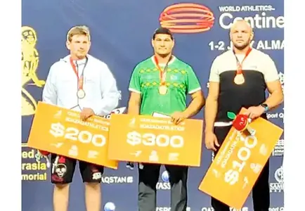 Türkmenistanly ýeňil atletikaçy ýekedaban zyňmak boýunça halkara ýaryşda altyn medal aldy